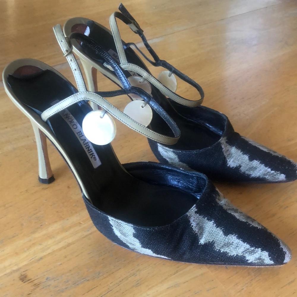 Manolo Blanhnik Peloterra Fabric Retro size 38 1/2